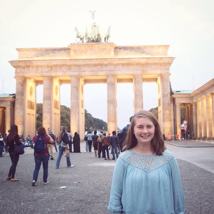 Lauren Kearns standing in front of the Brandenburg Gate.
