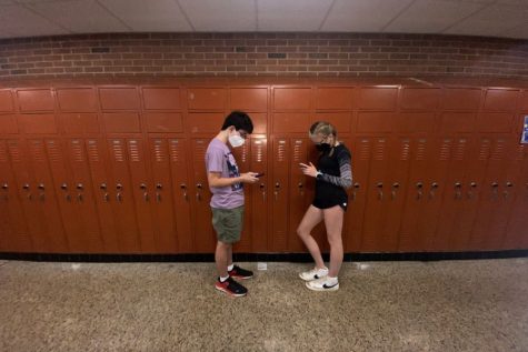 Western students find it harder to socialize with cellphones present.