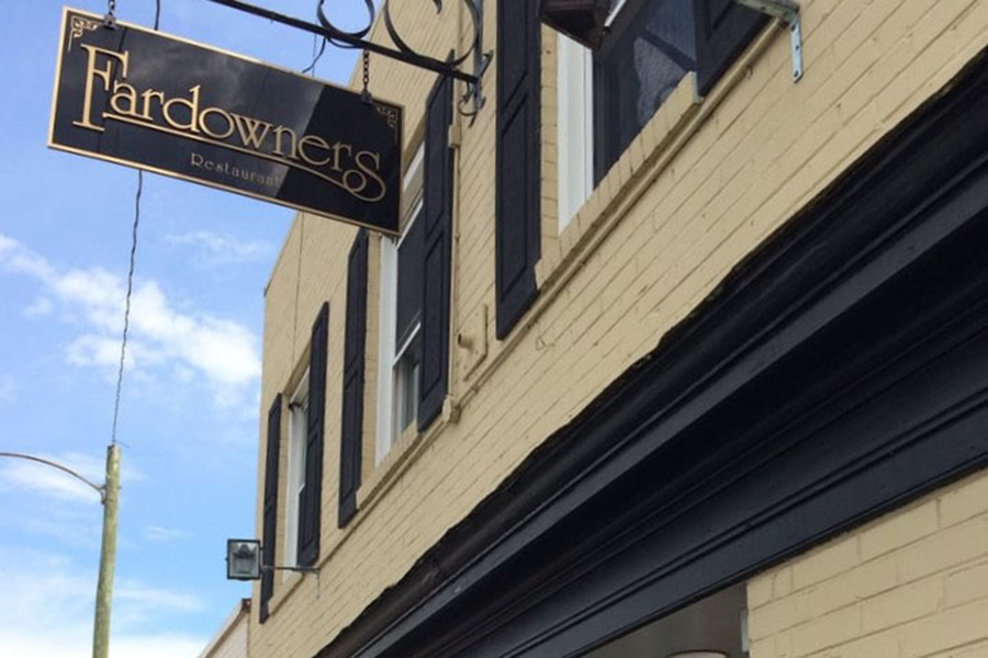 Fardowners bills itself as "a hometown restaurant that believes simple things are worthy of pride if they are done well."